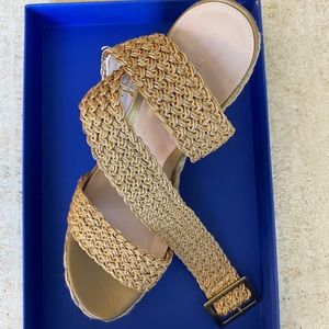 BRAND NEW Stuart Weitzman crochet dorado wedge